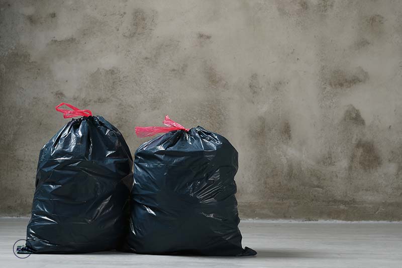 2 túi đựng rác màu đen